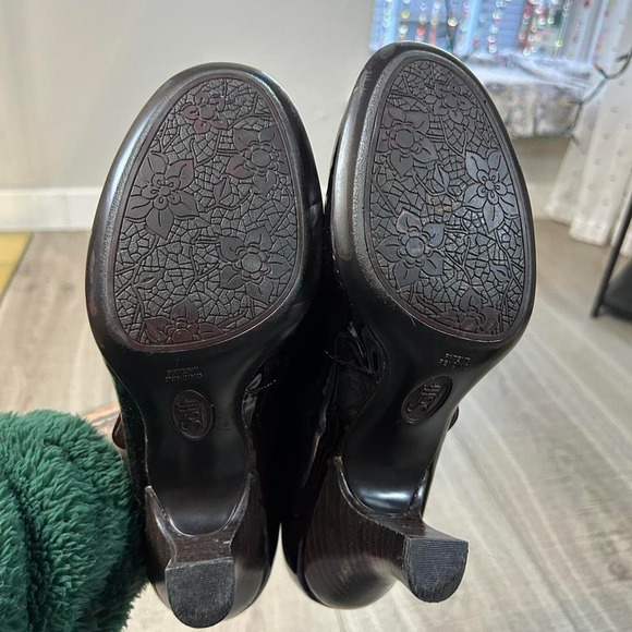 Söfft Burgundy Patent Leather Mary Jane Heels - Size 9 Chunky Comfort Pumps - Picture 5 of 6